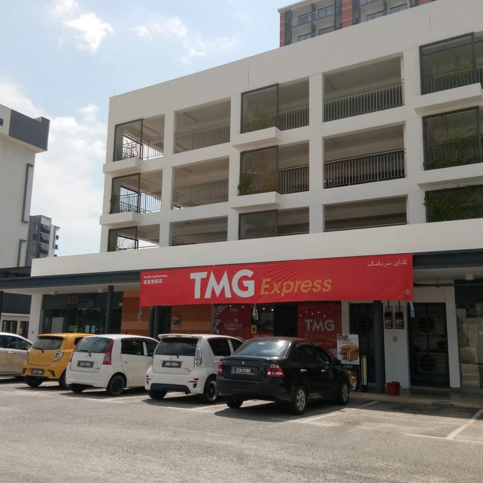 Restaurant/places to eat, Supermarket/grocery shop, Shopping Area