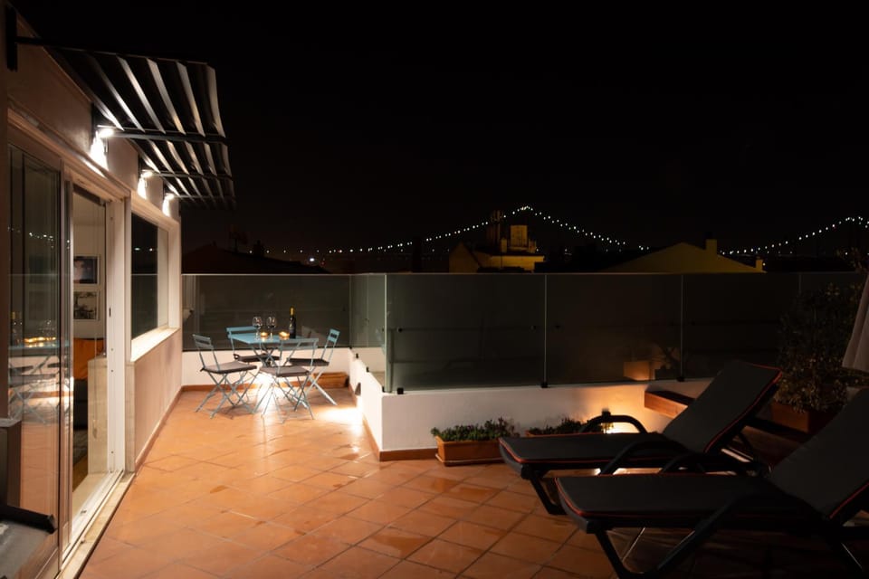 Balcony/Terrace, City view, River view
