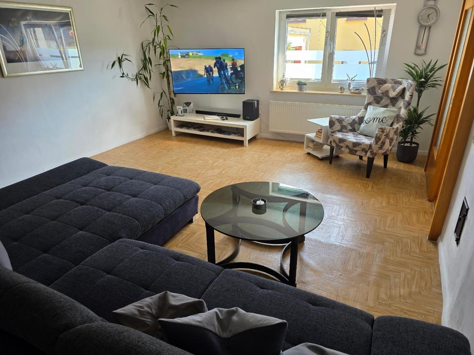 TV and multimedia, Living room, Seating area