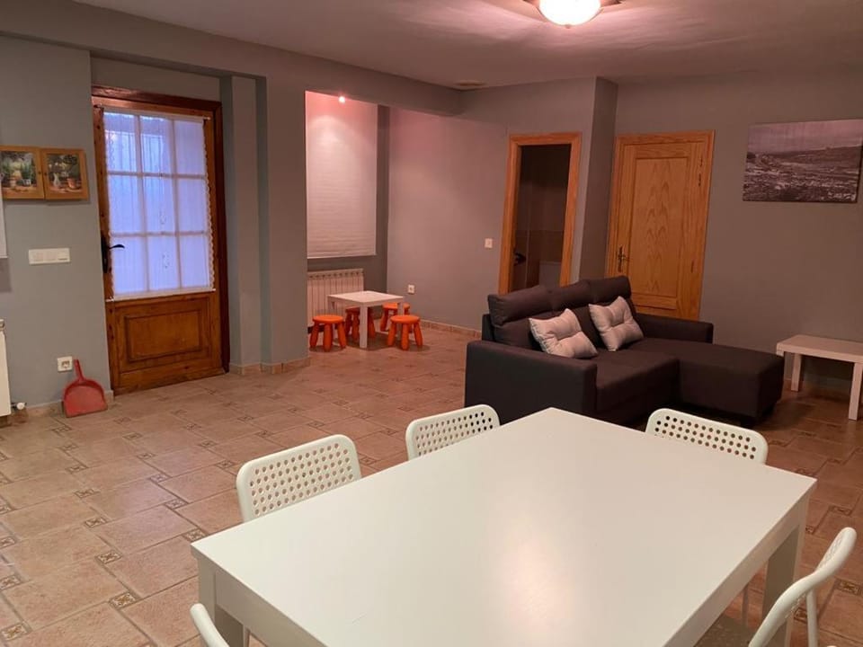 Seating area, Dining area