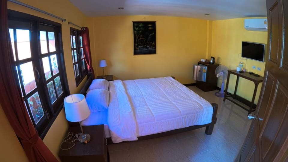 Sapparot Bar & Bungalows Bed and Breakfast in Ko Chang