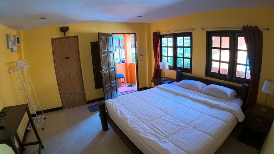 Sapparot Bar & Bungalows Bed and Breakfast in Ko Chang