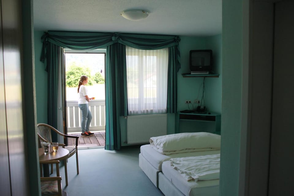 People, Balcony/Terrace, Bedroom
