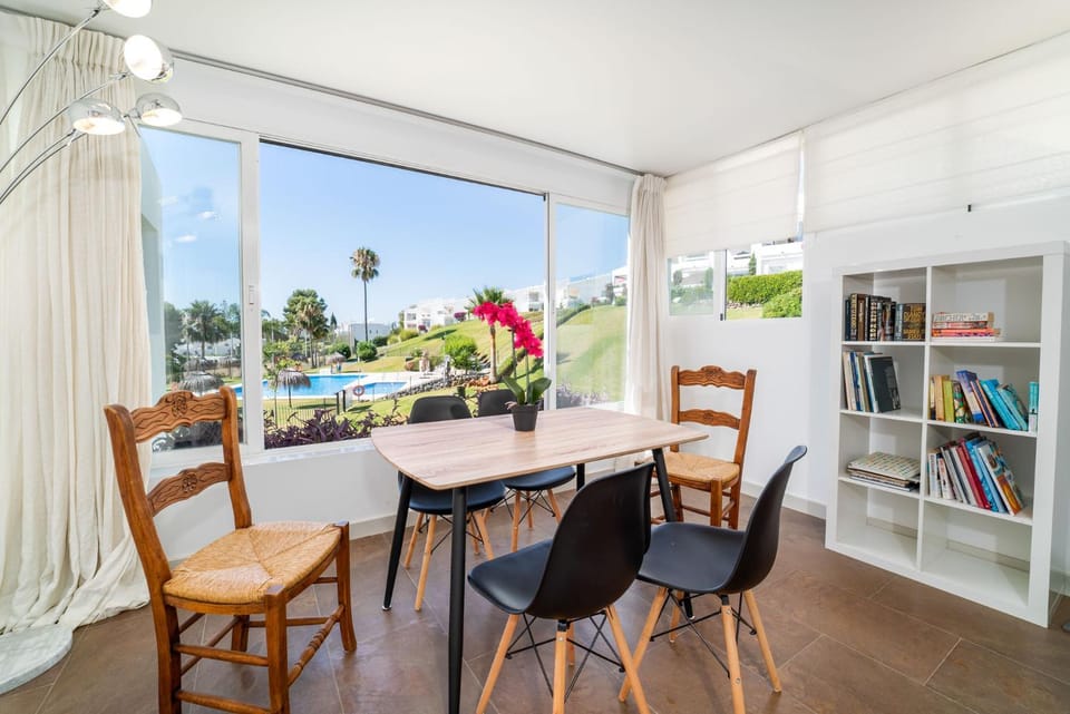 Garden, Library, View (from property/room), Living room, Seating area, Dining area, Garden view