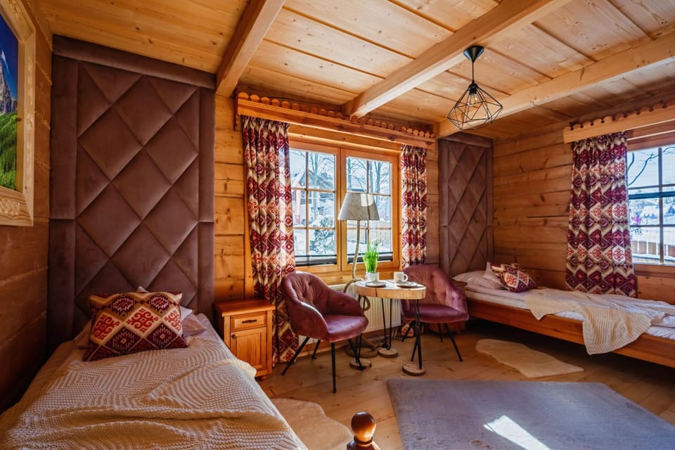 Bed, Photo of the whole room, Seating area, Bedroom