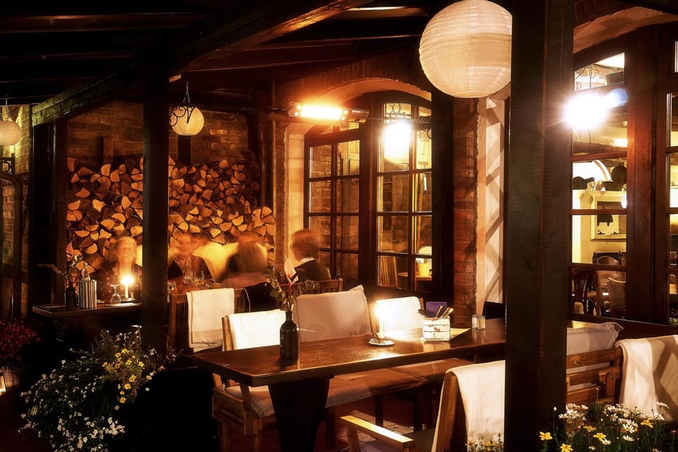 Restaurant/places to eat, Dining area, Evening entertainment, Dinner