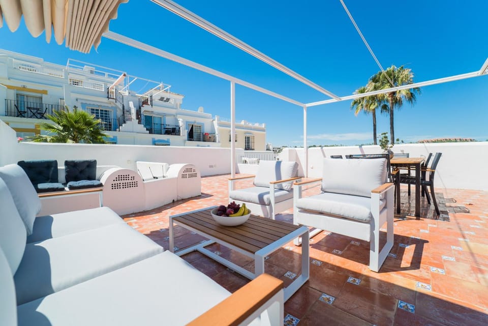 View (from property/room), Balcony/Terrace, Seating area, Dining area