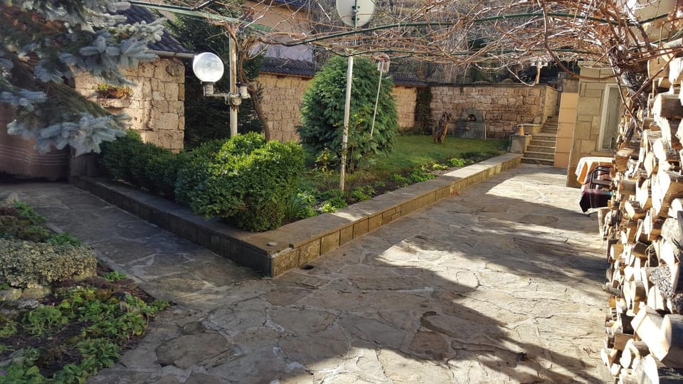 Сара House in Gabrovo