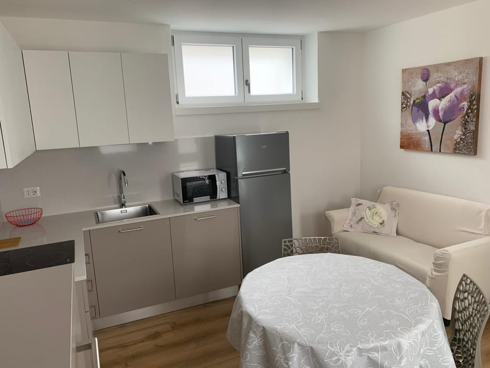 Kitchen or kitchenette, Seating area