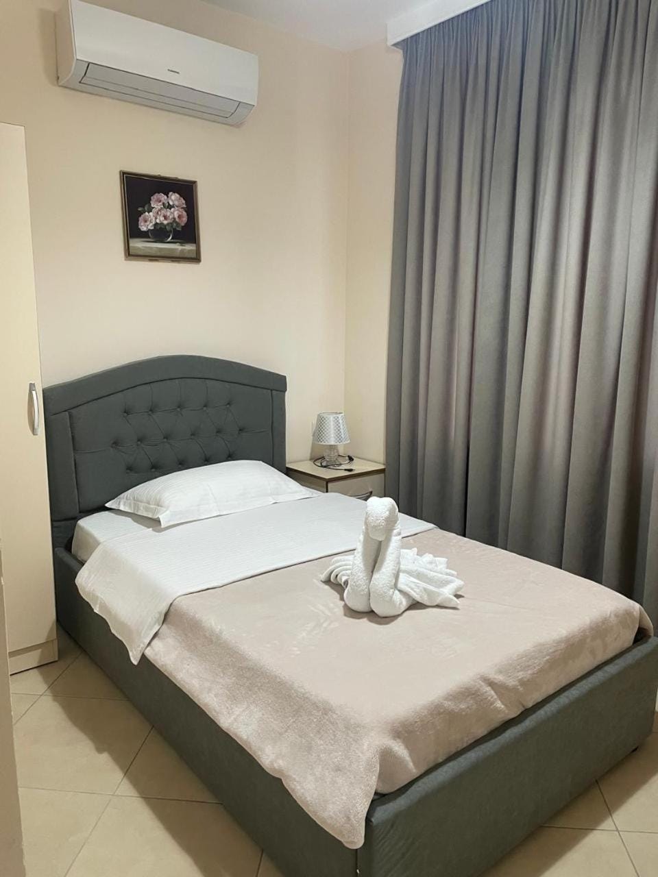 R HOTEL Hotel in Vlorë County, Albania
