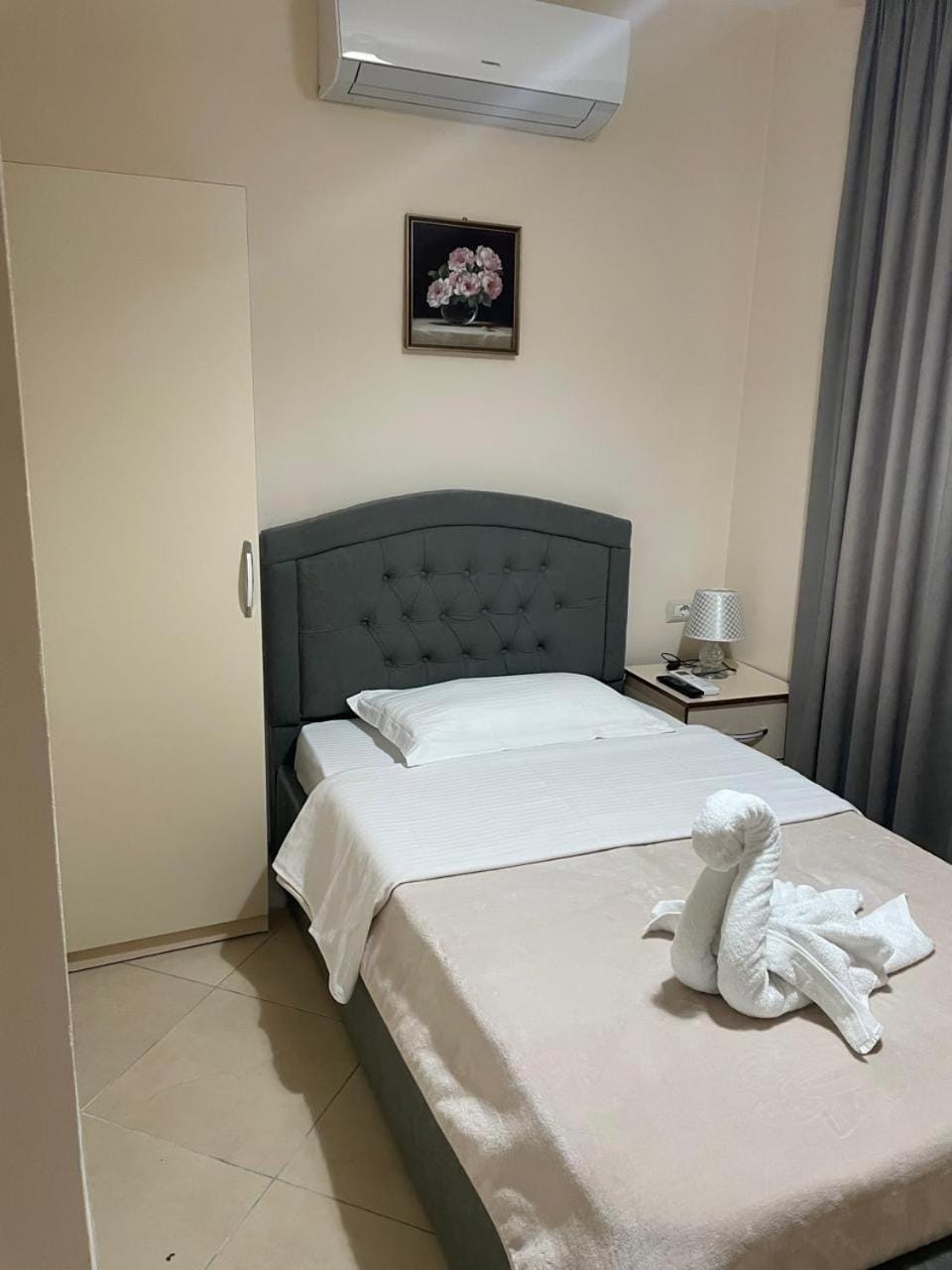 R HOTEL Hotel in Vlorë County, Albania