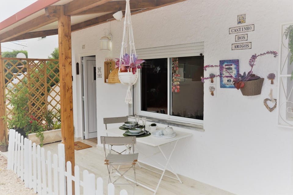 Facade/entrance, Balcony/Terrace