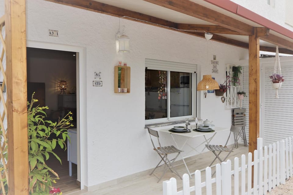 Facade/entrance, Off site, Balcony/Terrace, On site