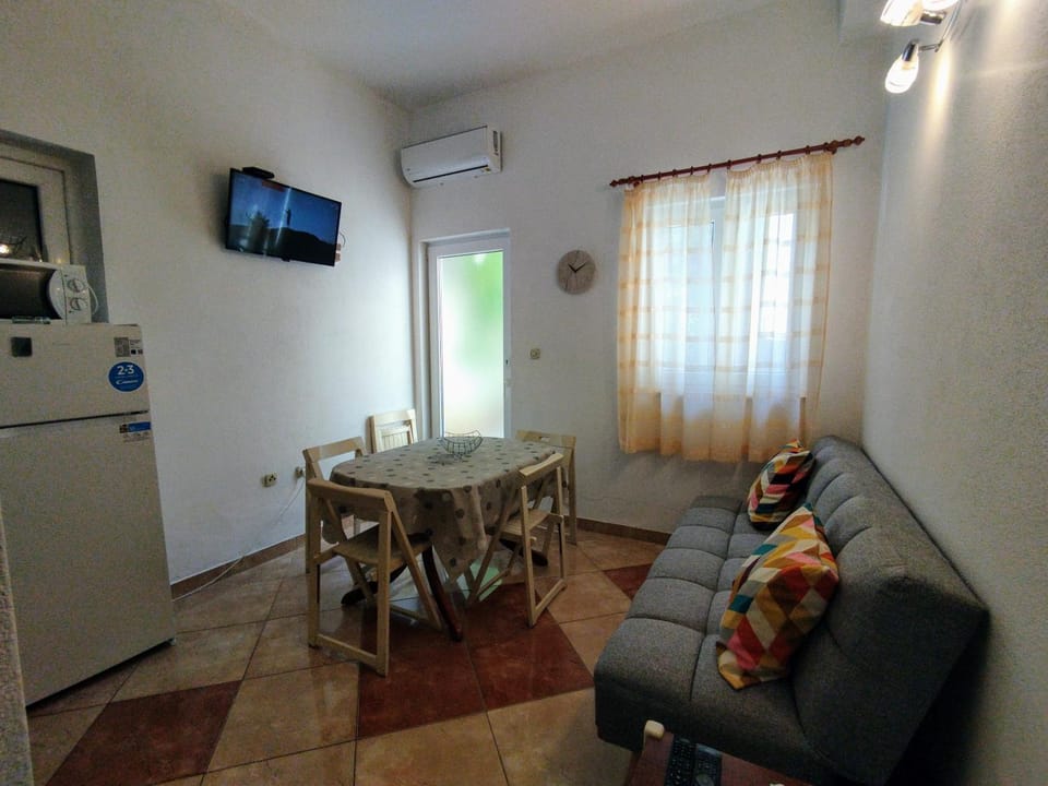 Apartments Lalić - Two bedroom ground floor apartment close to the beach Apartment in Tučepi