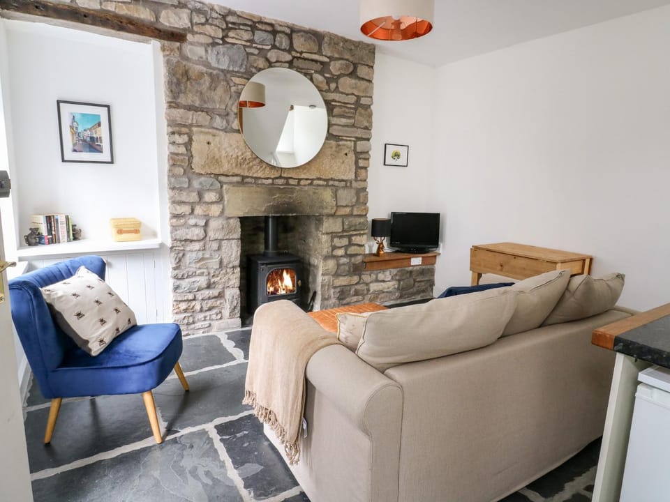 Pine Cottage House in Main Street