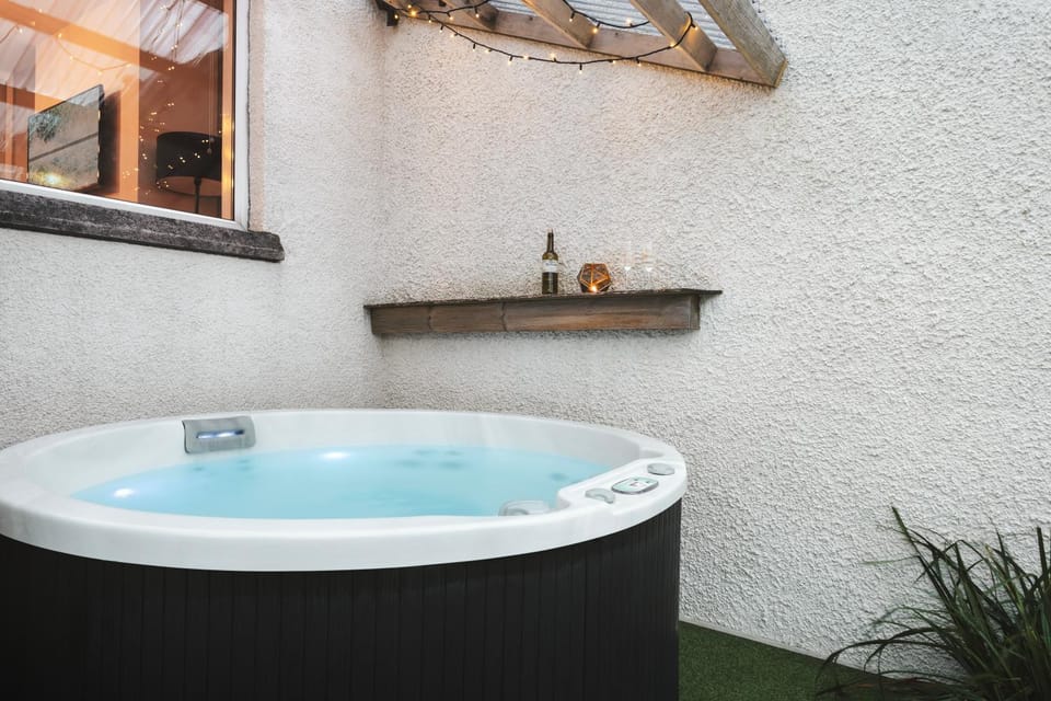 Garden, Hot Tub