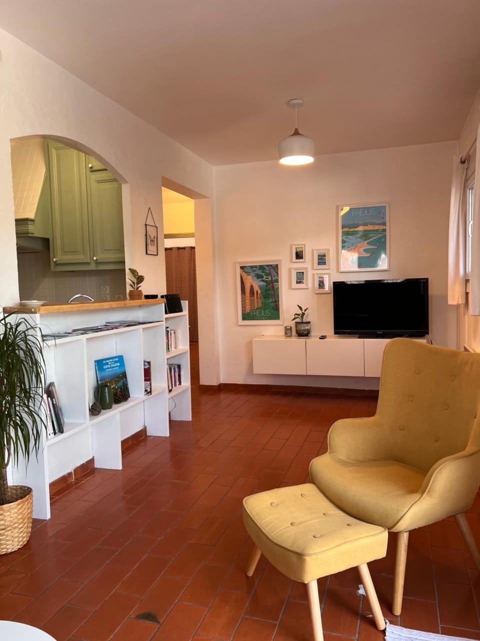 SIMONE, Appartement maison, quartier calme, grande terrasse, SPA, barbecue, 2 chambres Apartment in Saint-Raphael