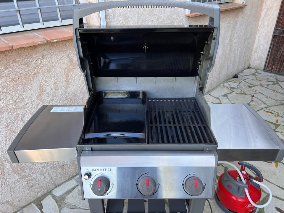 SIMONE, Appartement maison, quartier calme, grande terrasse, SPA, barbecue, 2 chambres Apartment in Saint-Raphael