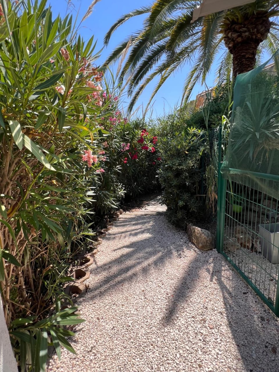 SIMONE, Appartement maison, quartier calme, grande terrasse, SPA, barbecue, 2 chambres Apartment in Saint-Raphael