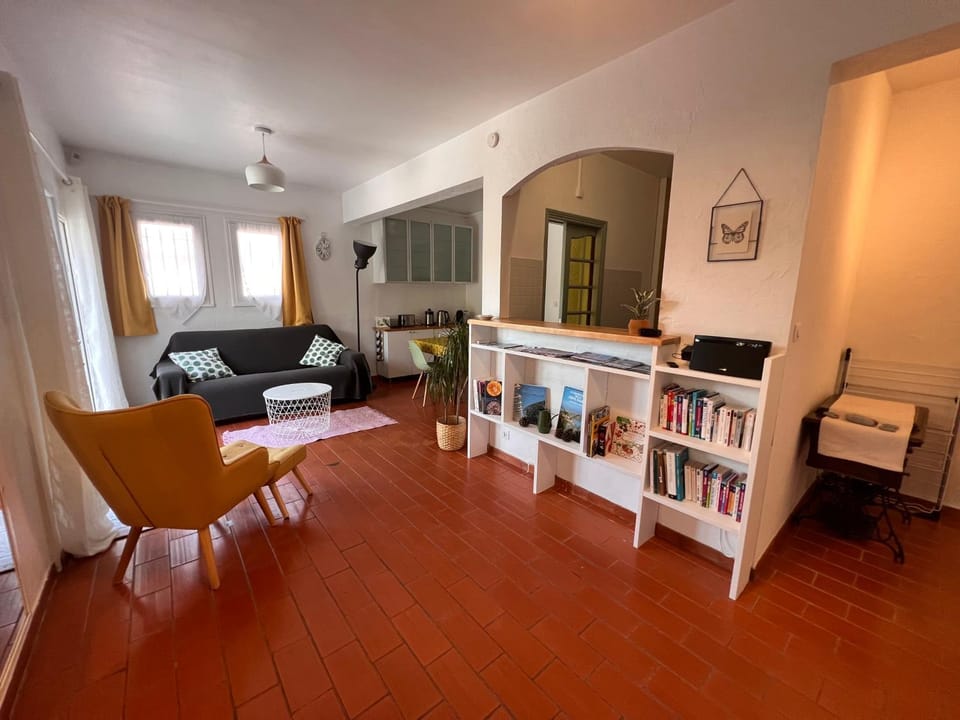SIMONE, Appartement maison, quartier calme, grande terrasse, SPA, barbecue, 2 chambres Apartment in Saint-Raphael