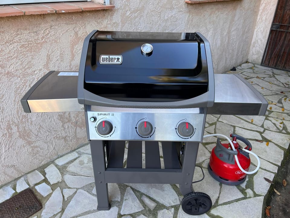 SIMONE, Appartement maison, quartier calme, grande terrasse, SPA, barbecue, 2 chambres Apartment in Saint-Raphael