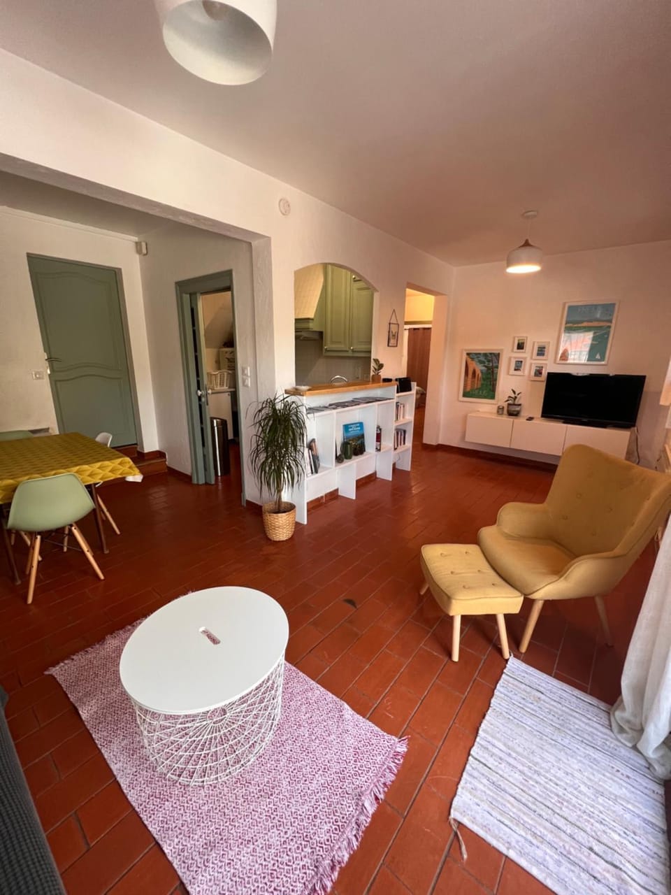 SIMONE, Appartement maison, quartier calme, grande terrasse, SPA, barbecue, 2 chambres Apartment in Saint-Raphael