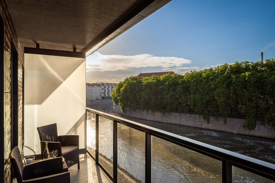 Balcony/Terrace, Seating area, River view