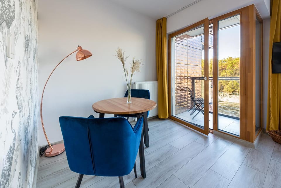 Balcony/Terrace, Dining area, River view