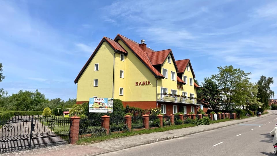 Property building, Day, Property logo or sign, Neighbourhood, Activities, Other, Guests, Street view, Area and facilities, children, Parking