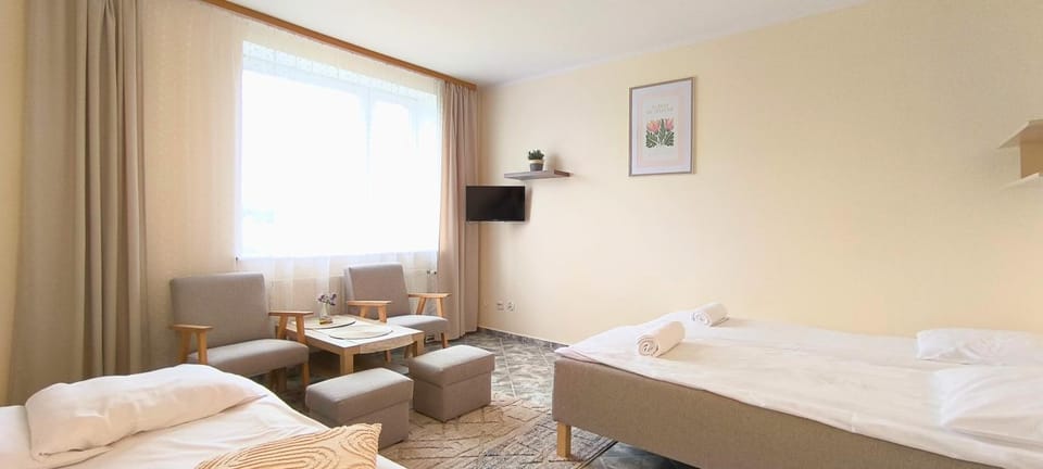 Photo of the whole room, furniture