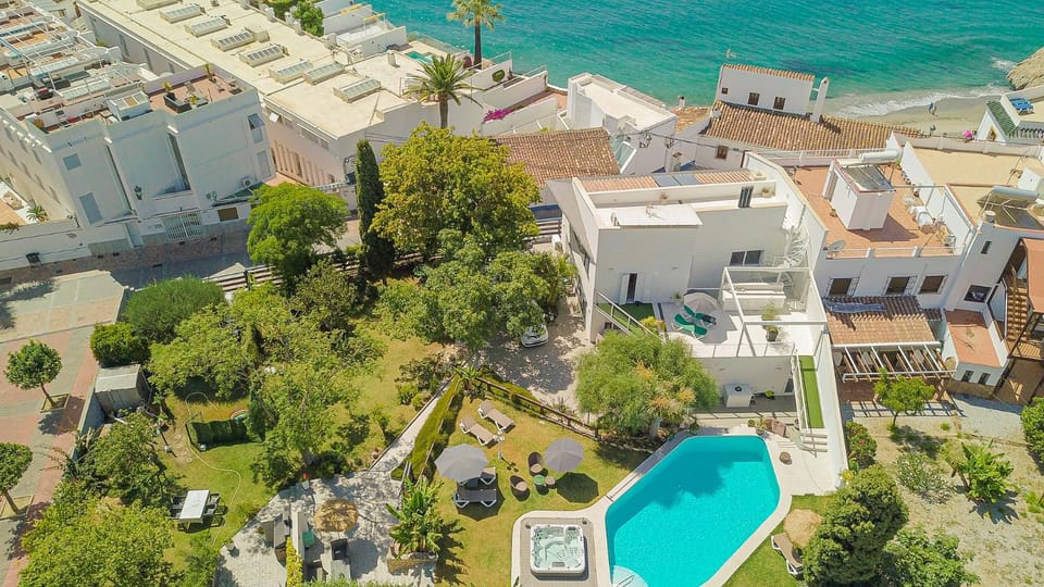 Resort con piscina privada en Calle Carabeo Villa in Nerja