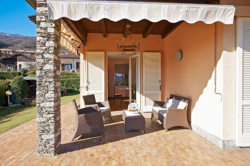 Balcony/Terrace, Lake view, Mountain view