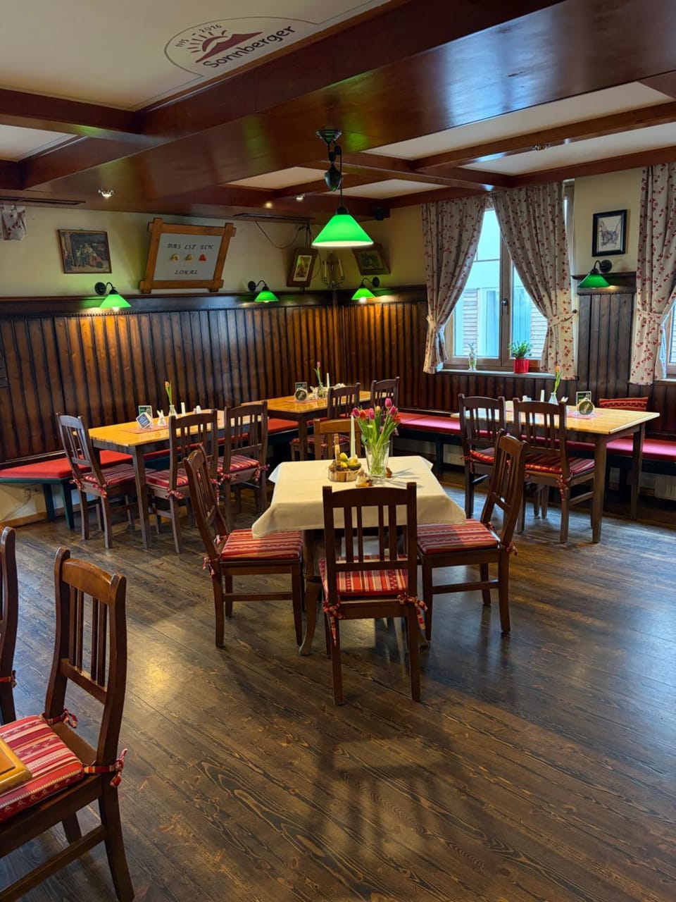 Restaurant/places to eat, Food and drinks