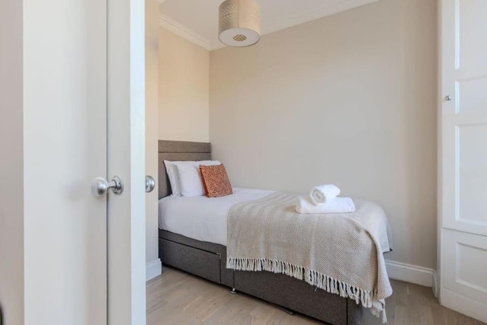 Dragon Suites - Edinburgh City Centre 2 Bed Apartment Apartment in Edinburgh