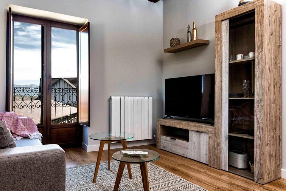 Communal lounge/ TV room, TV and multimedia, Living room, Seating area