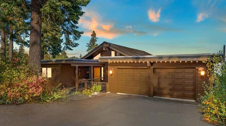 Luxury Lakeview Retreat - Hot Tub, SUP, Sauna & More! House in Lake Tahoe