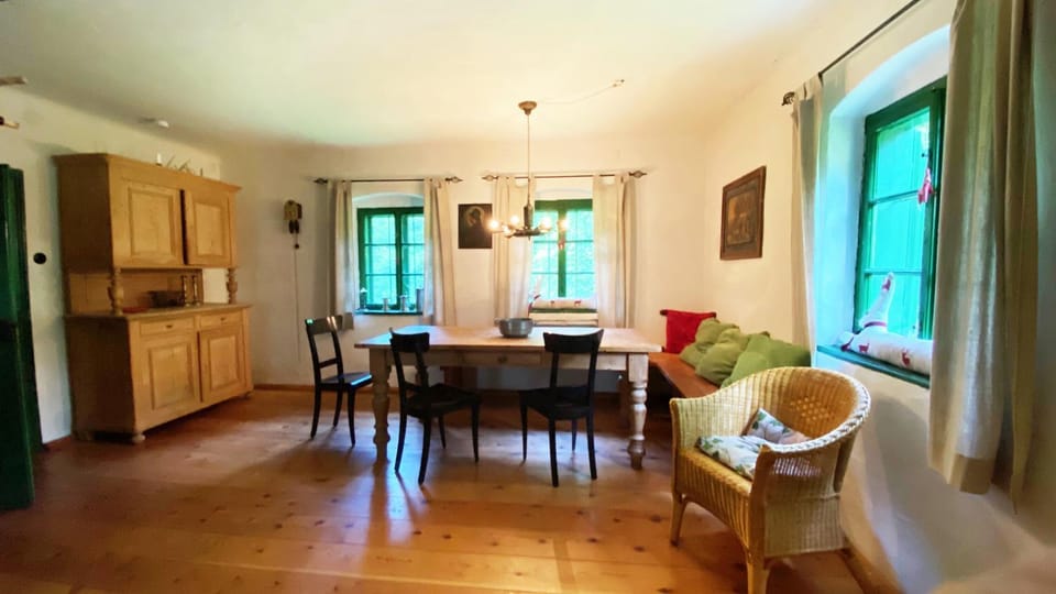 Living room, Decorative detail, Seating area, Dining area