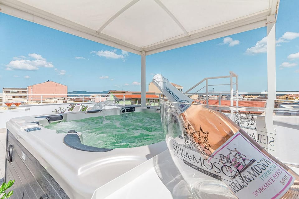 Day, Natural landscape, Hot Tub, Hot Tub, View (from property/room), Balcony/Terrace, Balcony/Terrace, Pool view, Swimming pool, sunbed