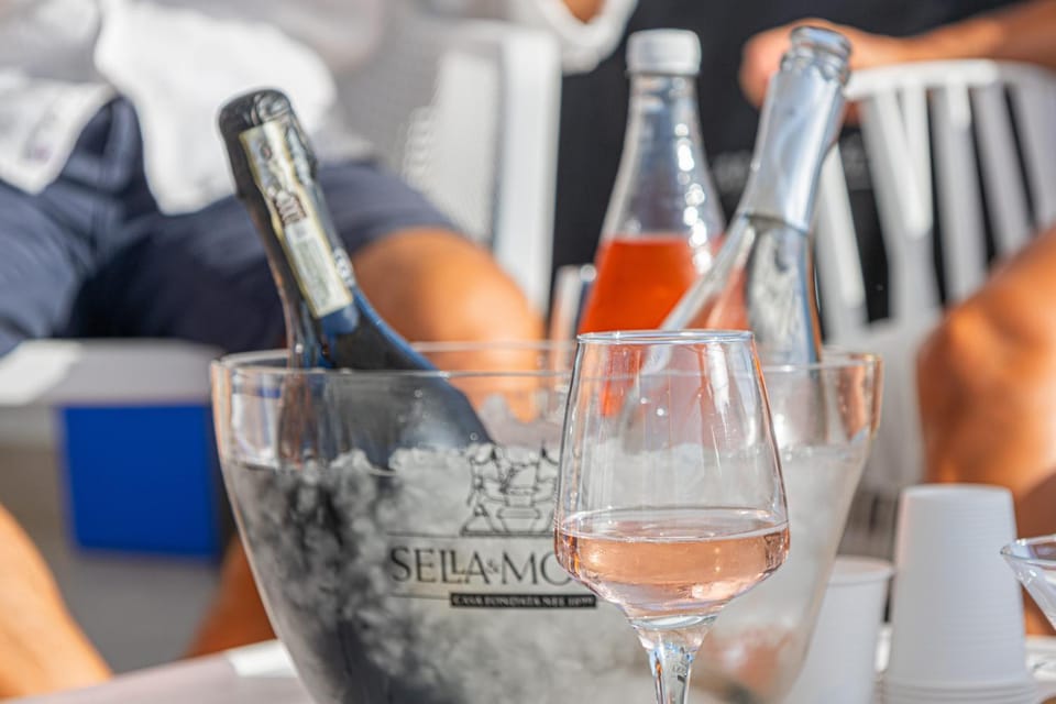 Spring, Balcony/Terrace, Pool view, Swimming pool, Entertainment, Quiet street view, Parking, VIP