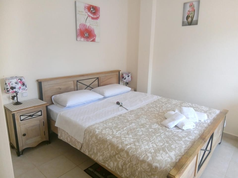 Bed, towels