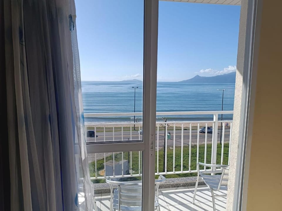 Praia de Massaguaçu Apartment in Caraguatatuba