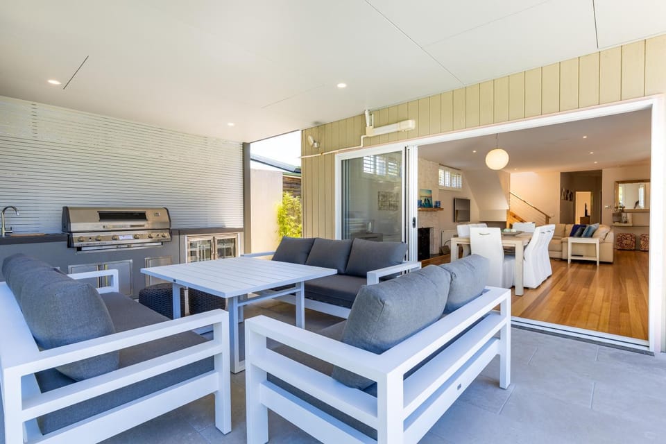 BBQ facilities, Seating area, Dining area
