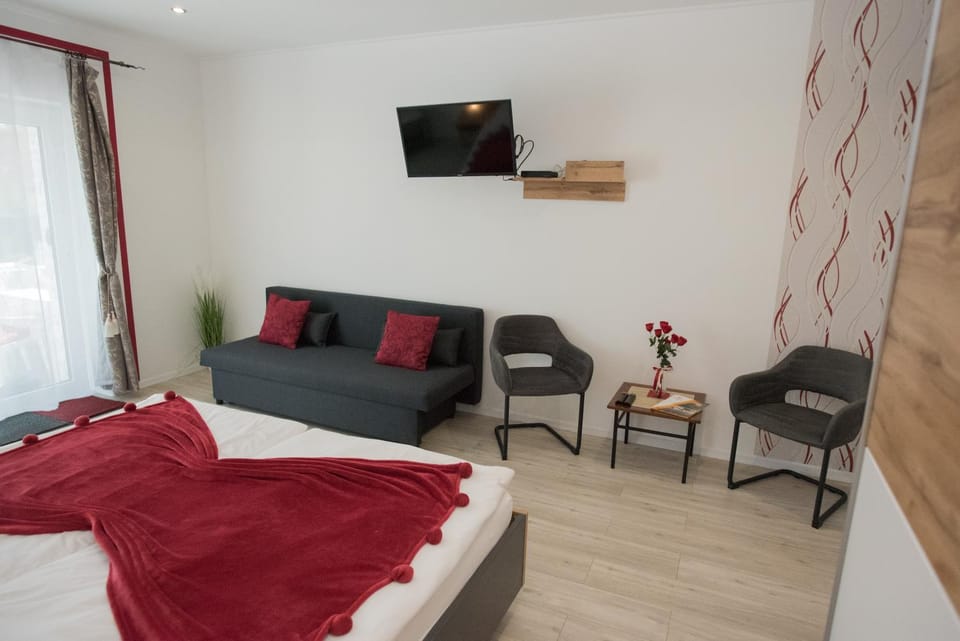 Bed, TV and multimedia, Photo of the whole room, Seating area
