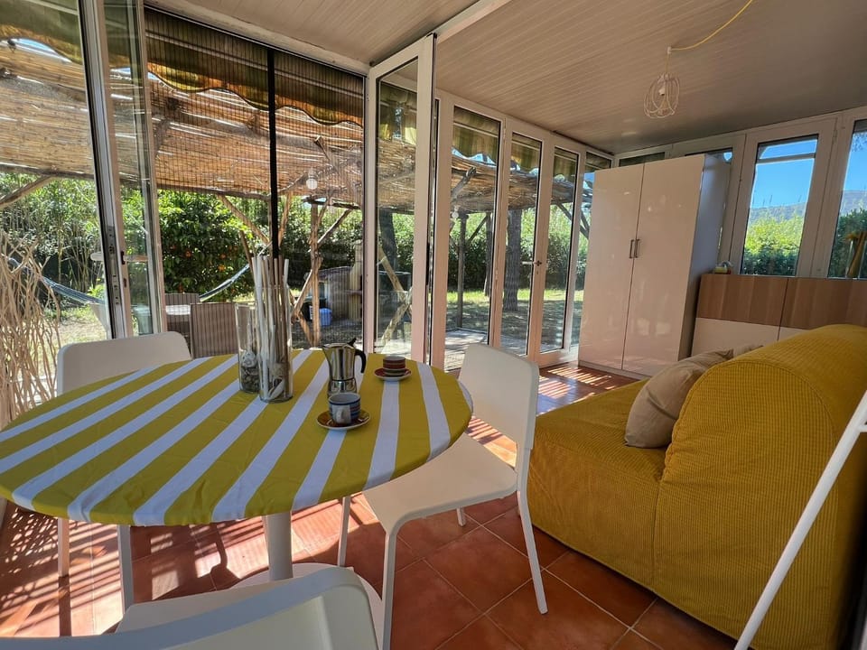 Living room, Dining area, Garden view