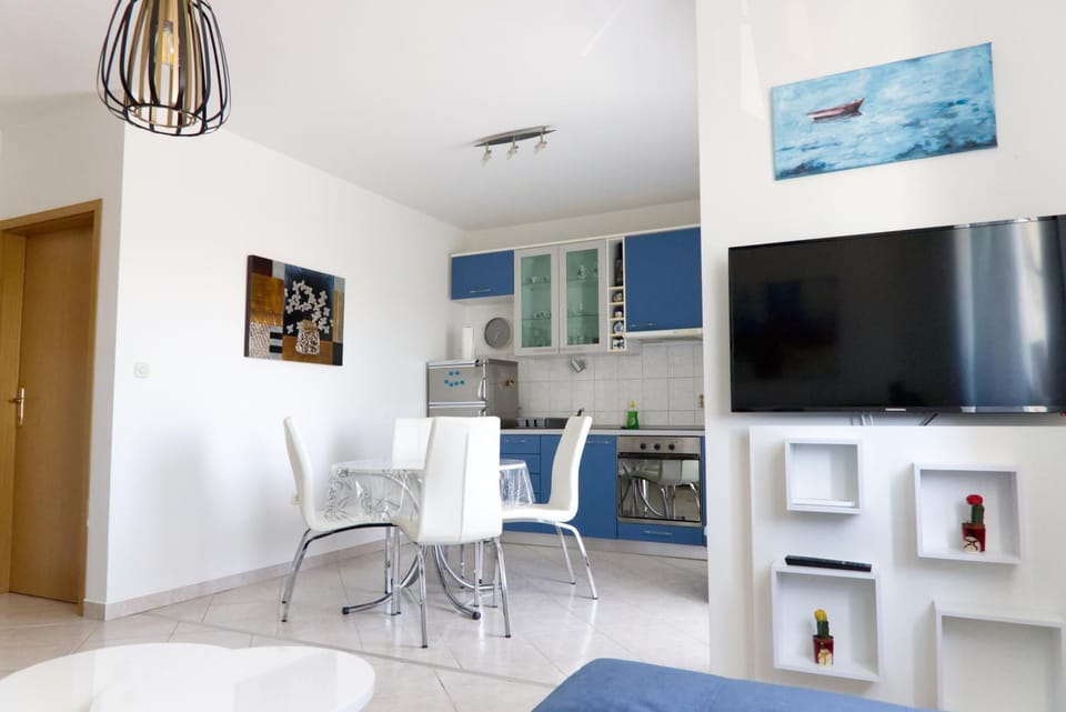 Living room, Dining area, kitchen