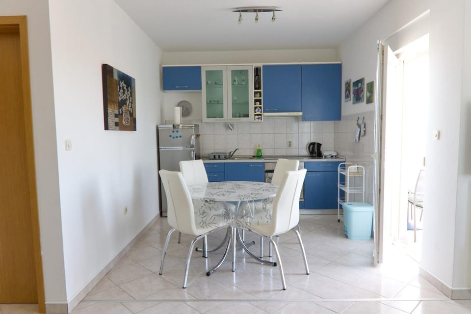 Living room, Dining area, kitchen