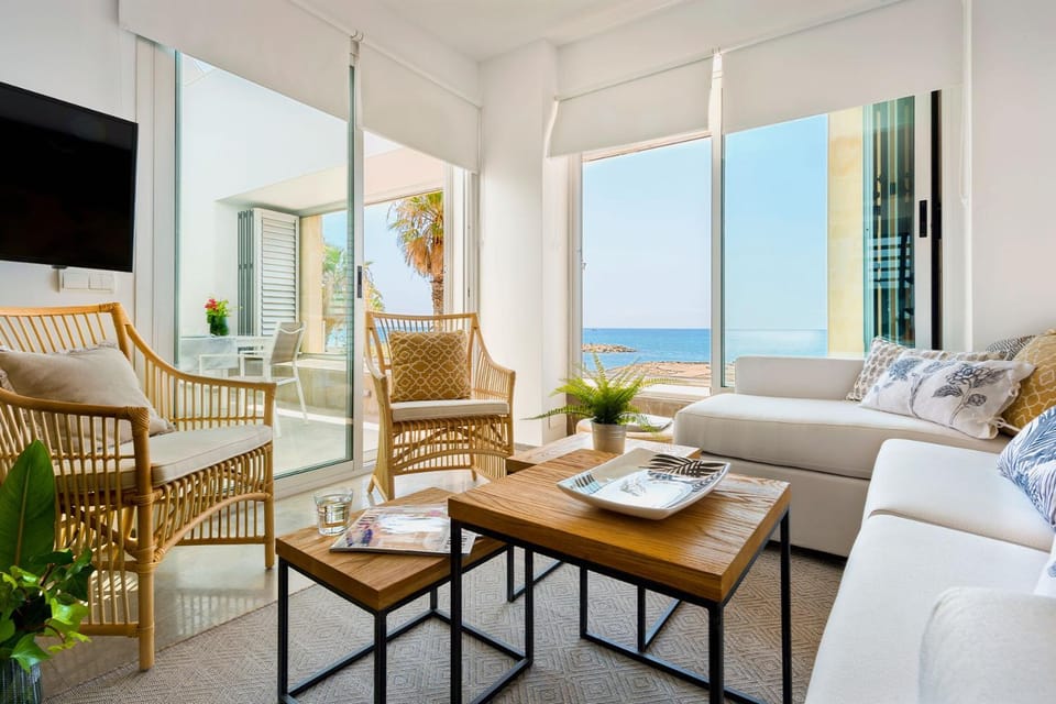 TV and multimedia, Living room, Seating area, Sea view