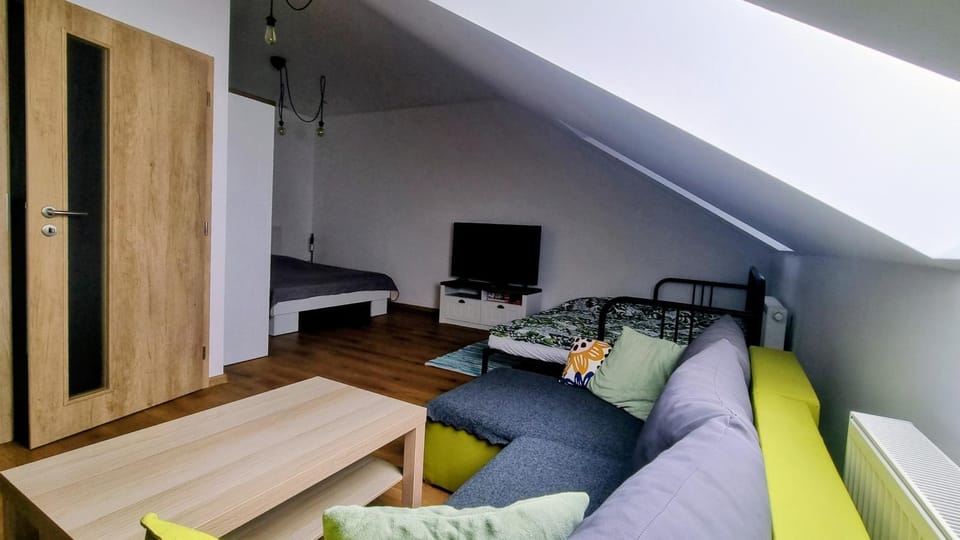 Bed, Photo of the whole room, Seating area