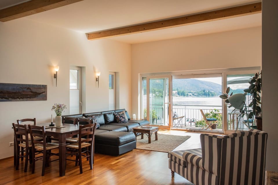 View (from property/room), Balcony/Terrace, Living room, Seating area, Dining area