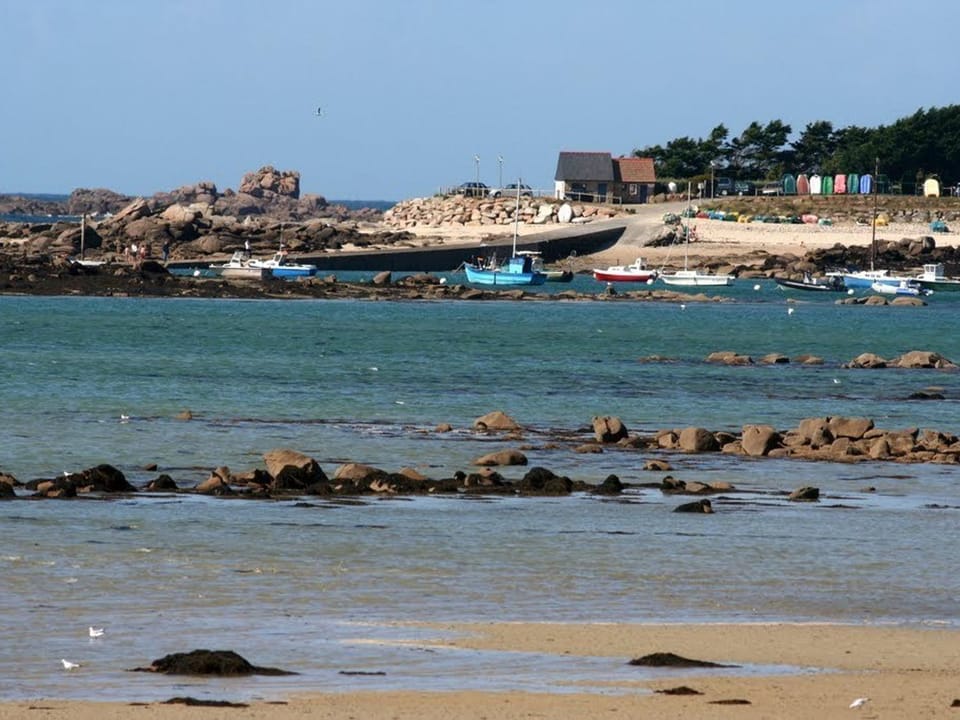 Maison 3 étoiles jardin parking, plage 100m - FR-1-542-19 House in Brittany